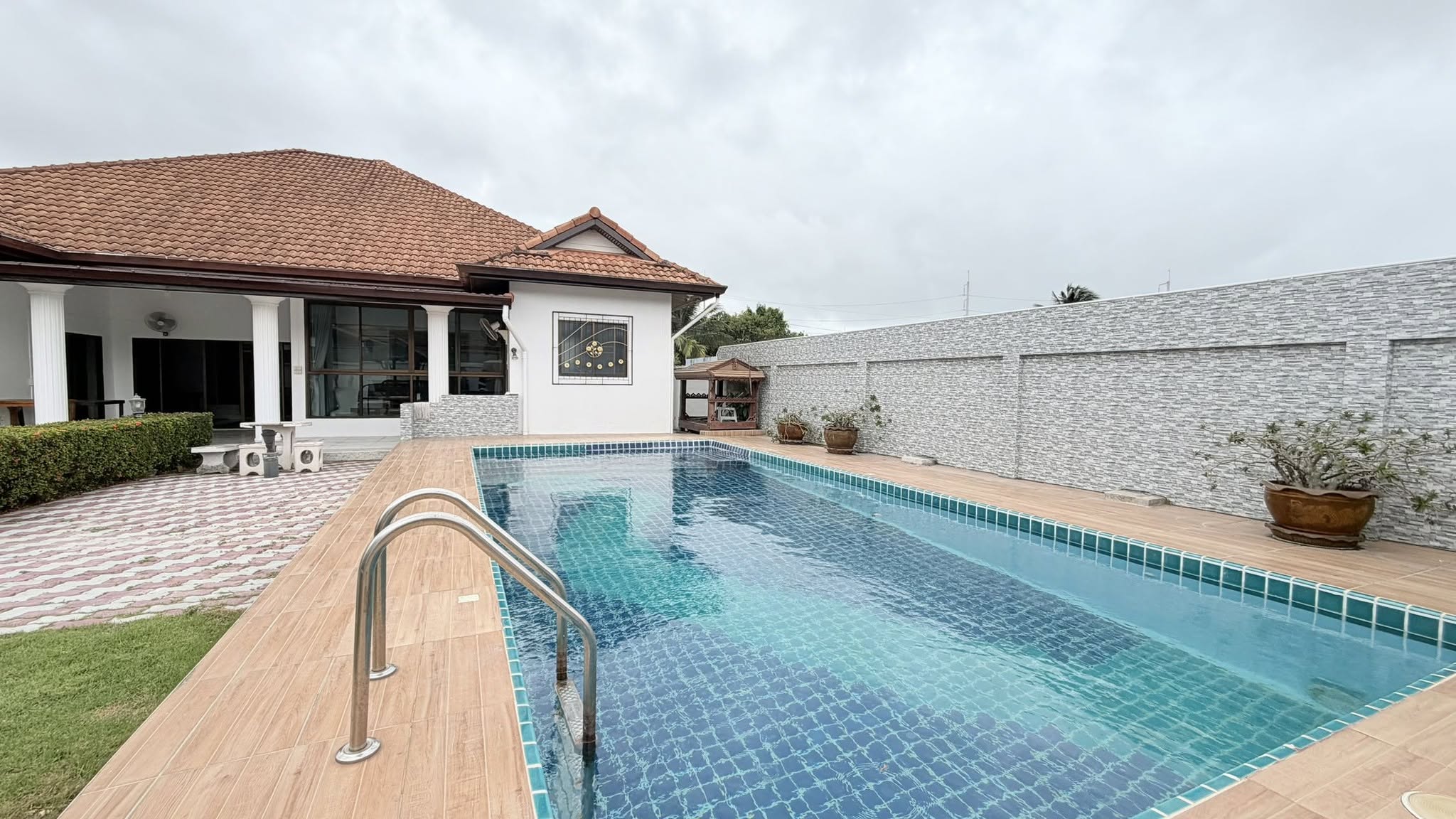 5 Bedroom House for rent in Huai Yai