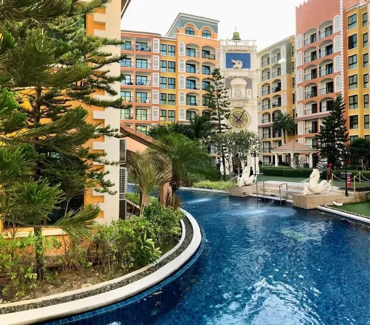 Photo from a listing at Venetian Signature Condo Resort