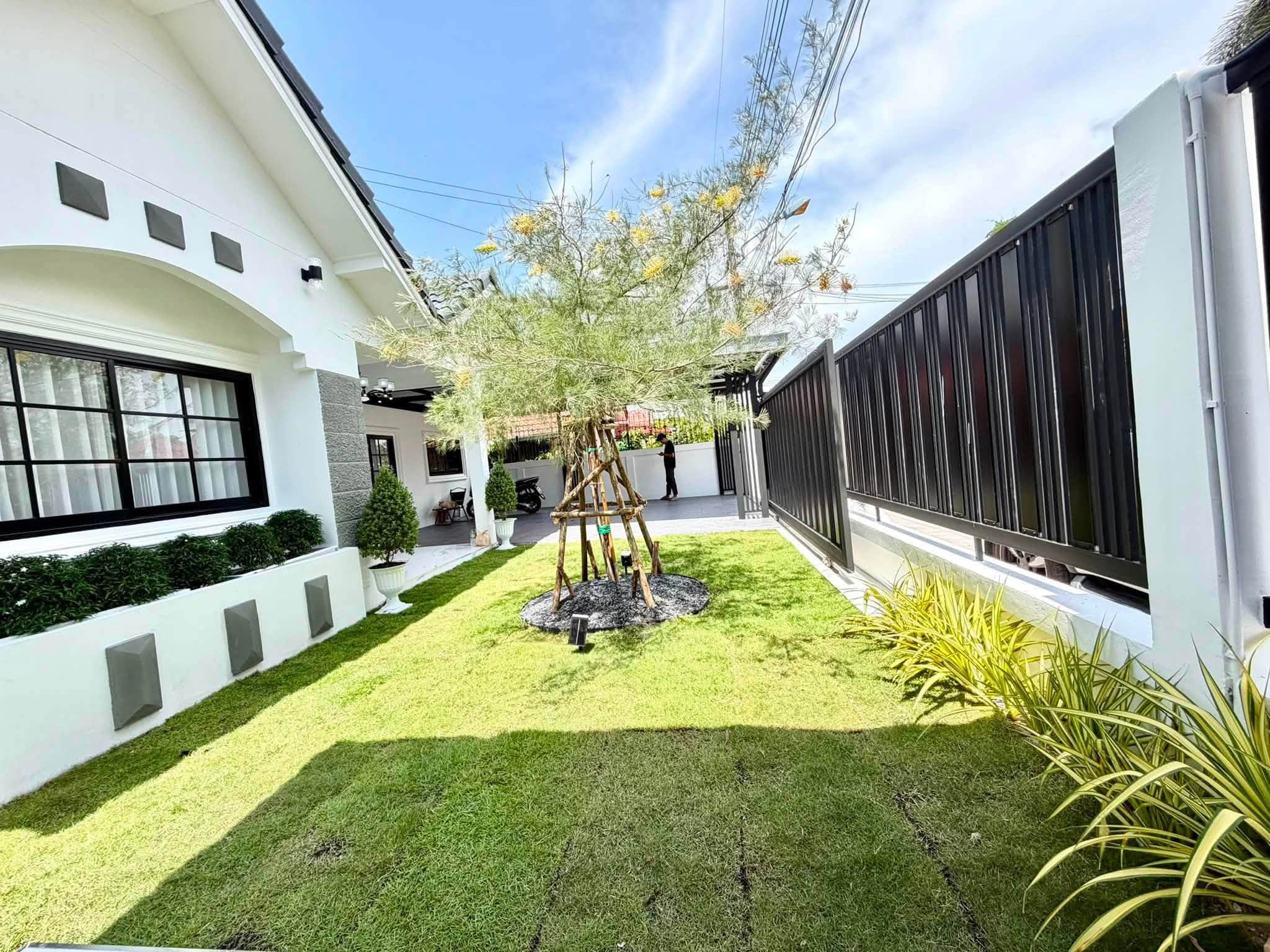 3 Bedroom House for sale in Chaiyapruek 2