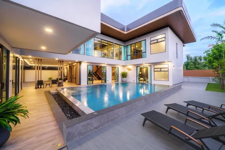 6 Bedroom Villa for sale in Toongklom Tanman