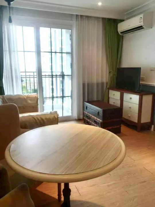 Photo from a listing at Seven Seas 2