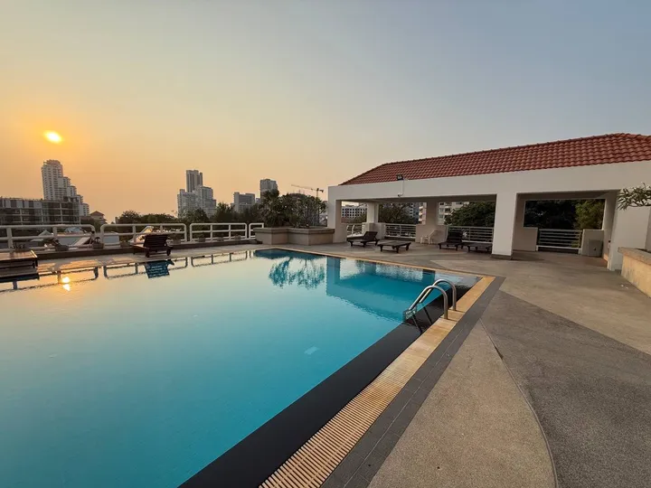 2 Bedroom Condo for sale at Pattaya Hill Resort