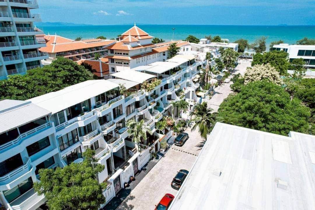 8 Bedroom Townhouse for sale in Jomtien
