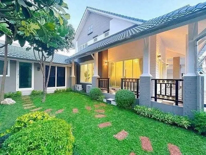 Photo from a listing at Central Park 4/2