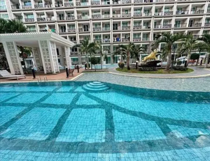 1 Bedroom Condo for sale in Jomtien