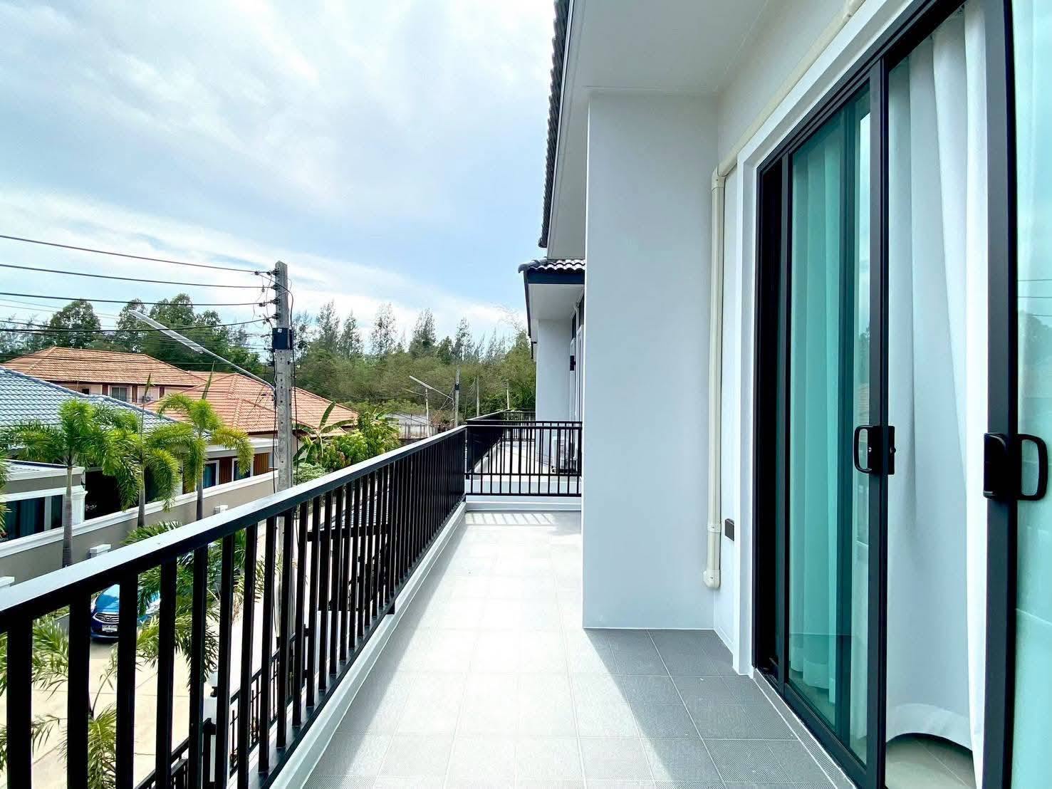 4 Bedroom House for sale in Na Jomtien