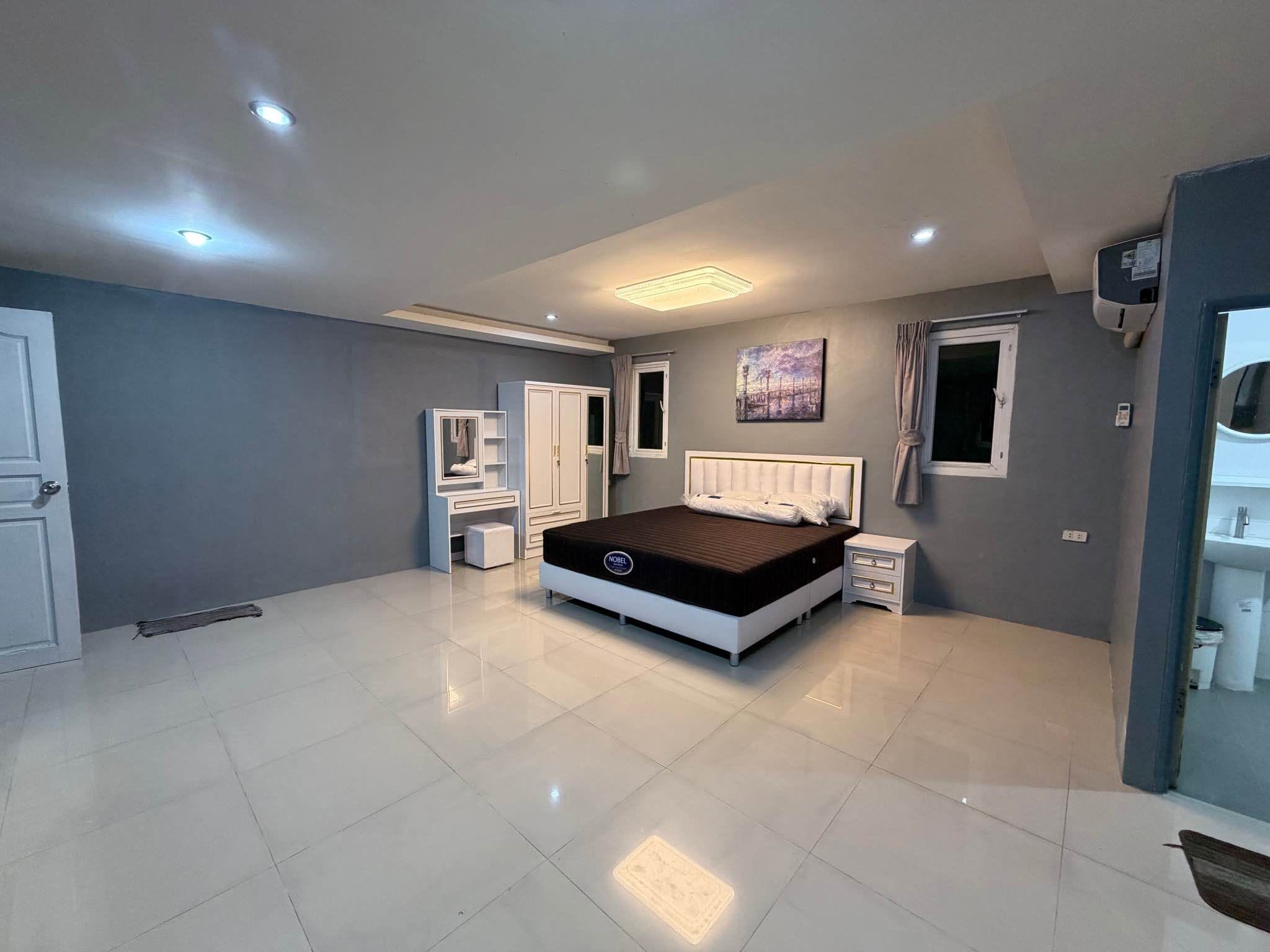 2 Bedroom House for rent in Walking Street