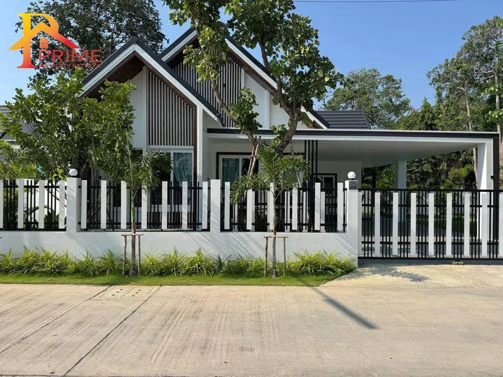 3 Bedroom House for sale in Bang Lamung
