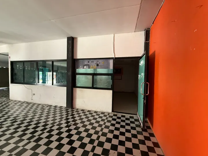 Commercial for rent in Thepprasit