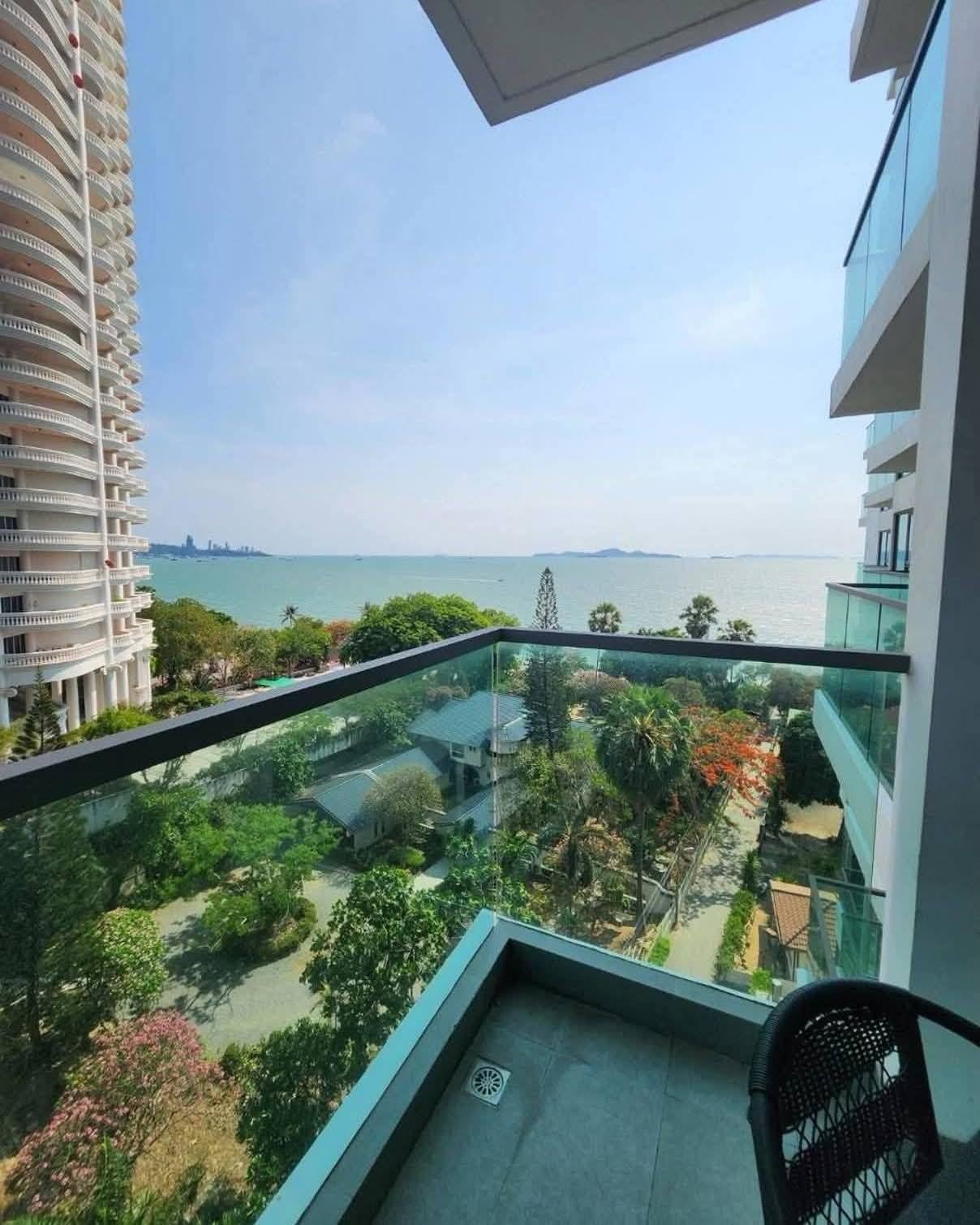 1 Bedroom Condo for sale at Wongamat Tower