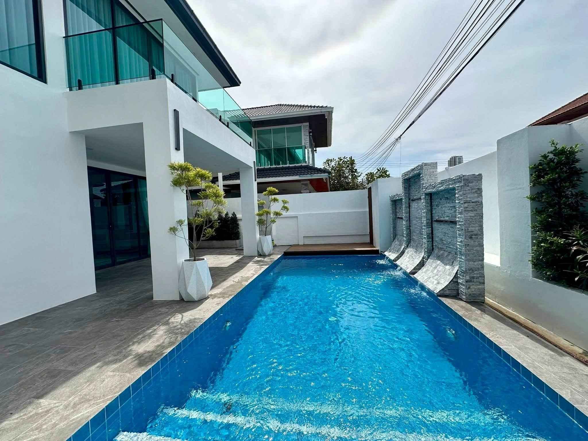 5 Bedroom Villa for sale in Sattahip