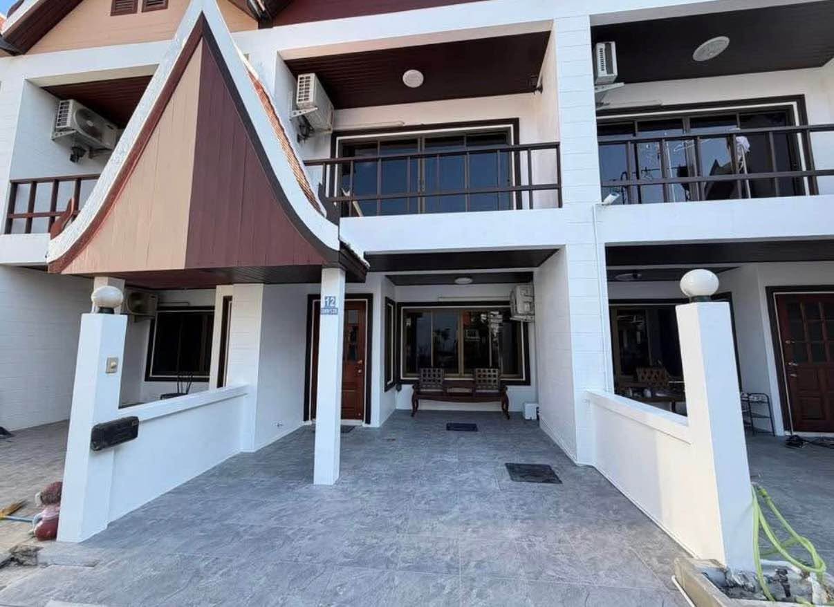 4 Bedroom Townhouse for rent in Pratumnak