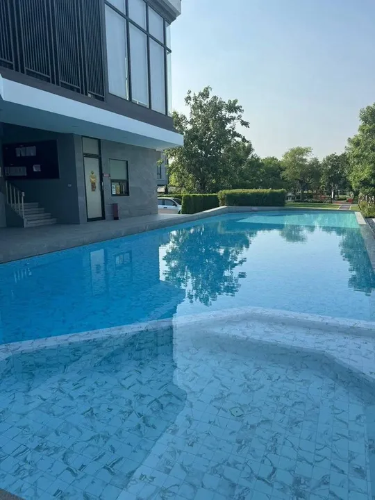 Photo from a listing at Pleno Sukhumvit-Bangna 2