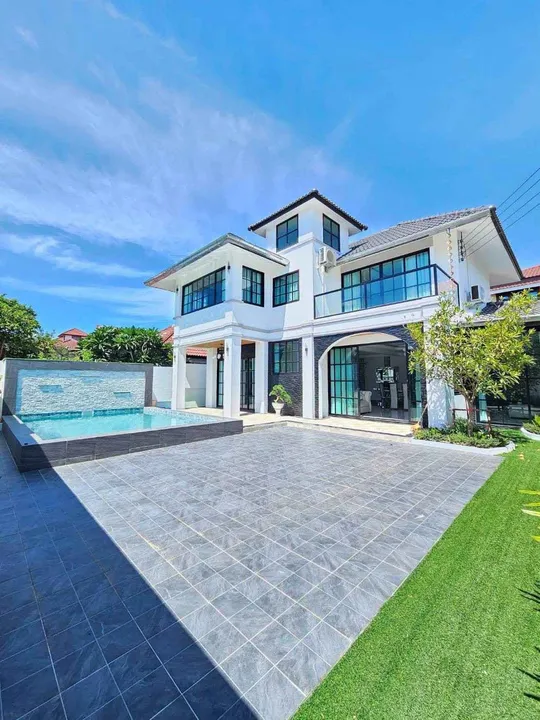 4 Bedroom House for sale at Chokchai Village 10