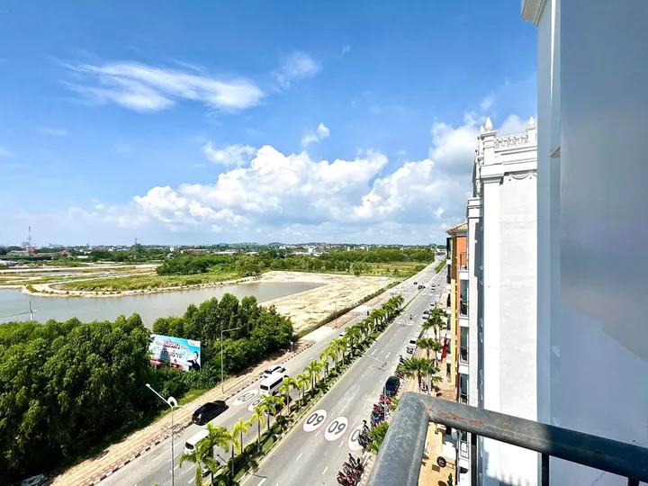 Photo from a listing at Espana Condo Resort