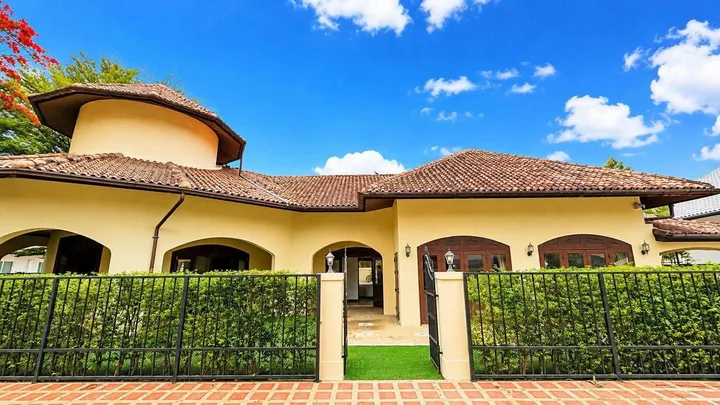 3 Bedroom Villa for sale in Bang Lamung