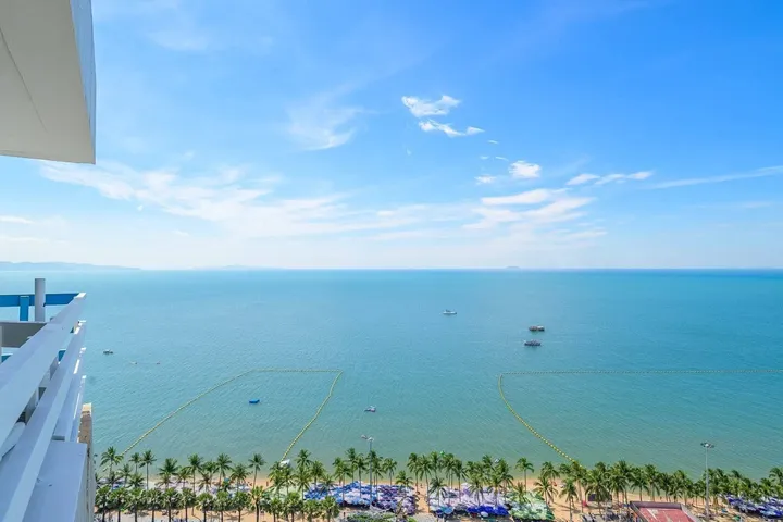 Photo from a listing at Jomtien Plaza Condotel