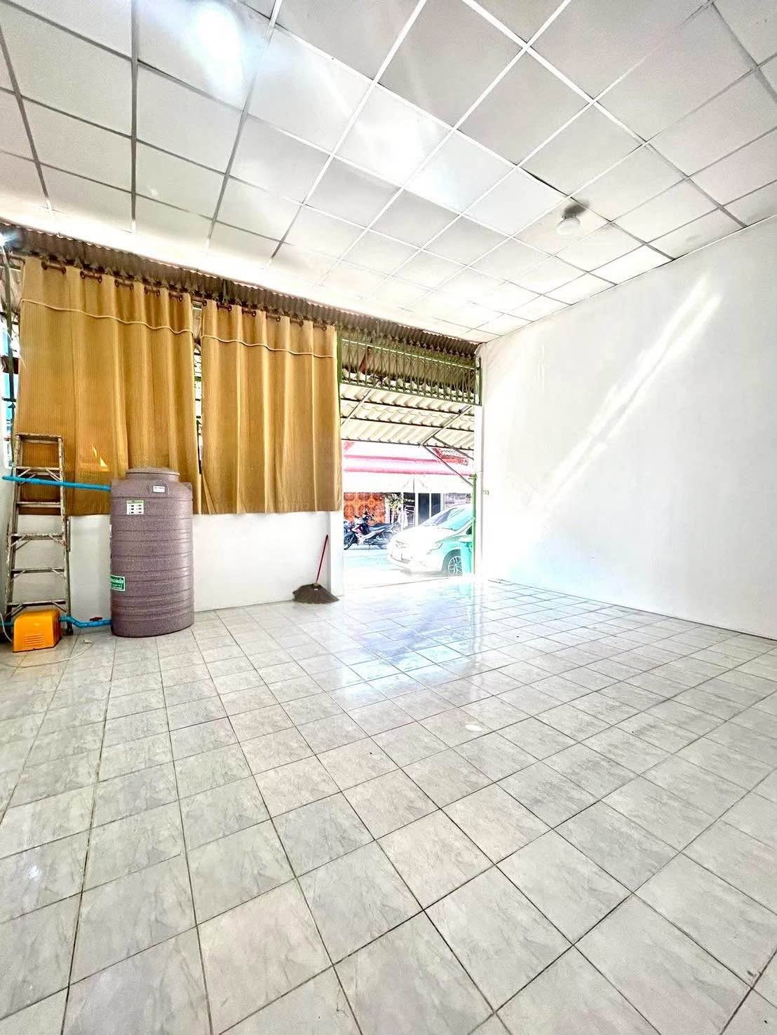 2 Bedroom Townhouse for rent in Pornprapanimit