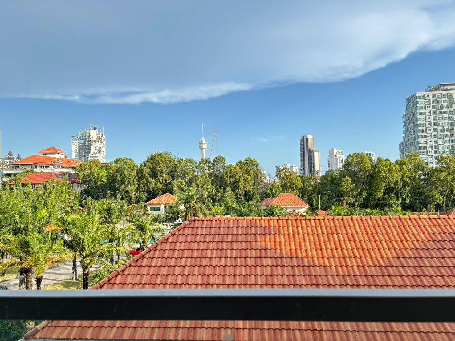 1 Bedroom Condo for rent at The Peak Towers