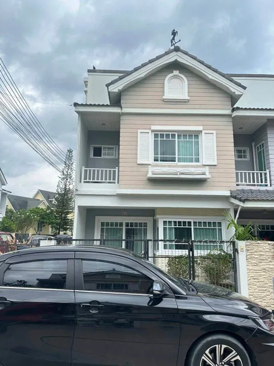 Photo from a listing at Bristol Park