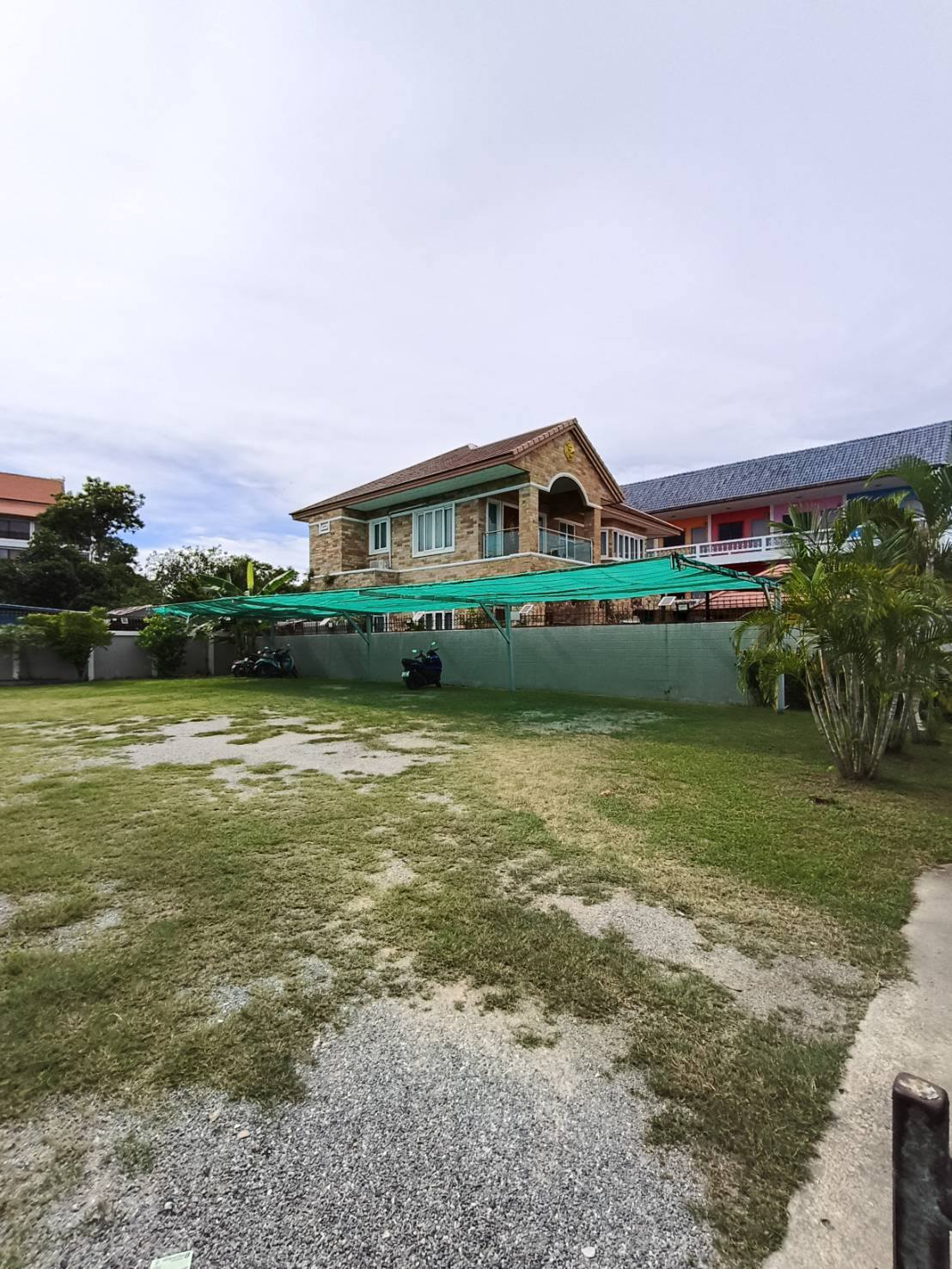 2 Bedroom Townhouse for rent in Na Kluea