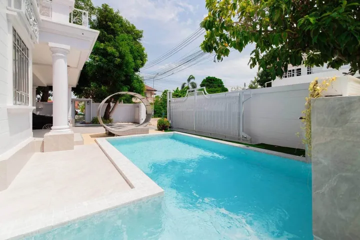 4 Bedroom Villa for sale in Na Kluea