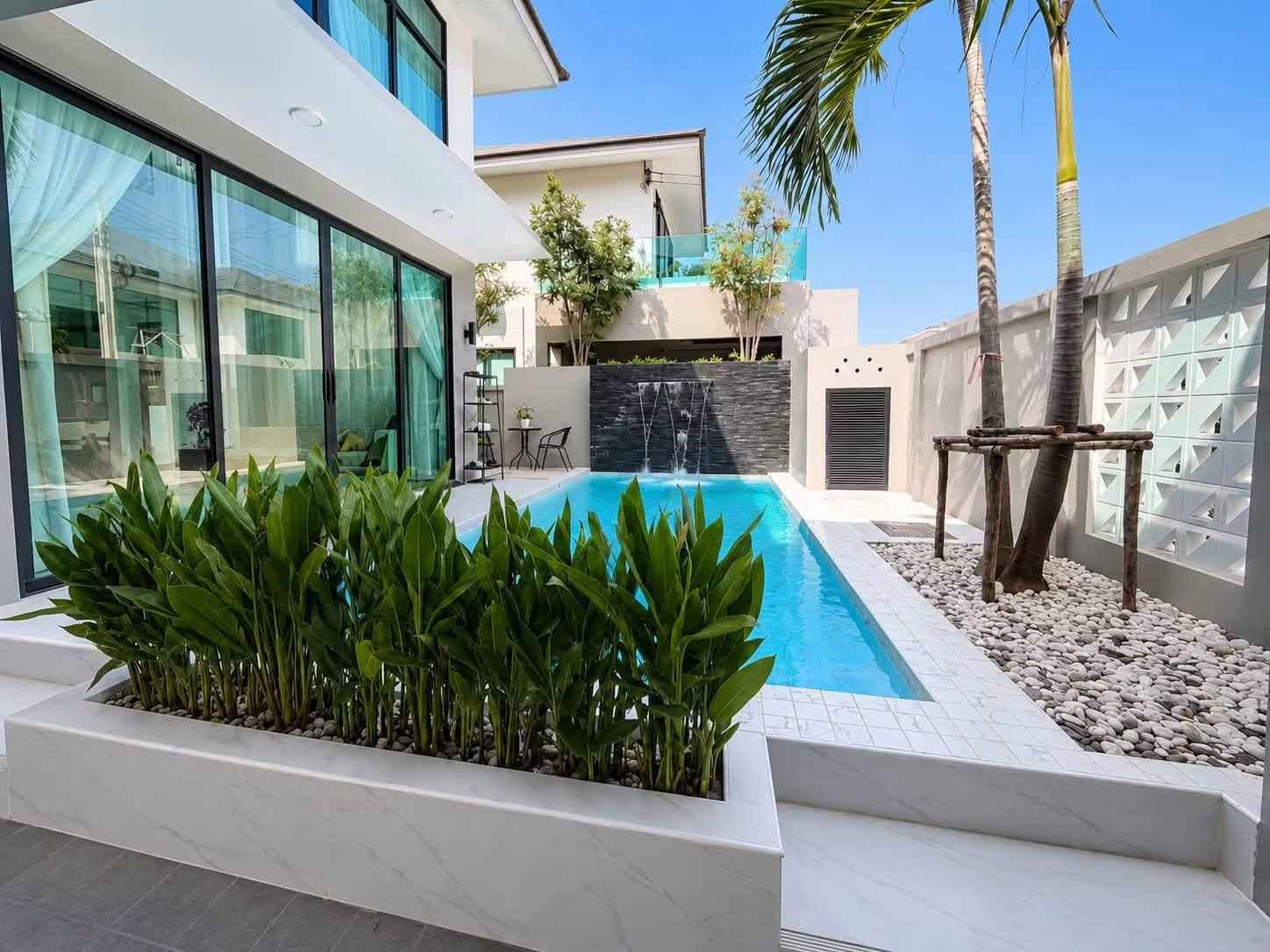 5 Bedroom House for rent at The Lake