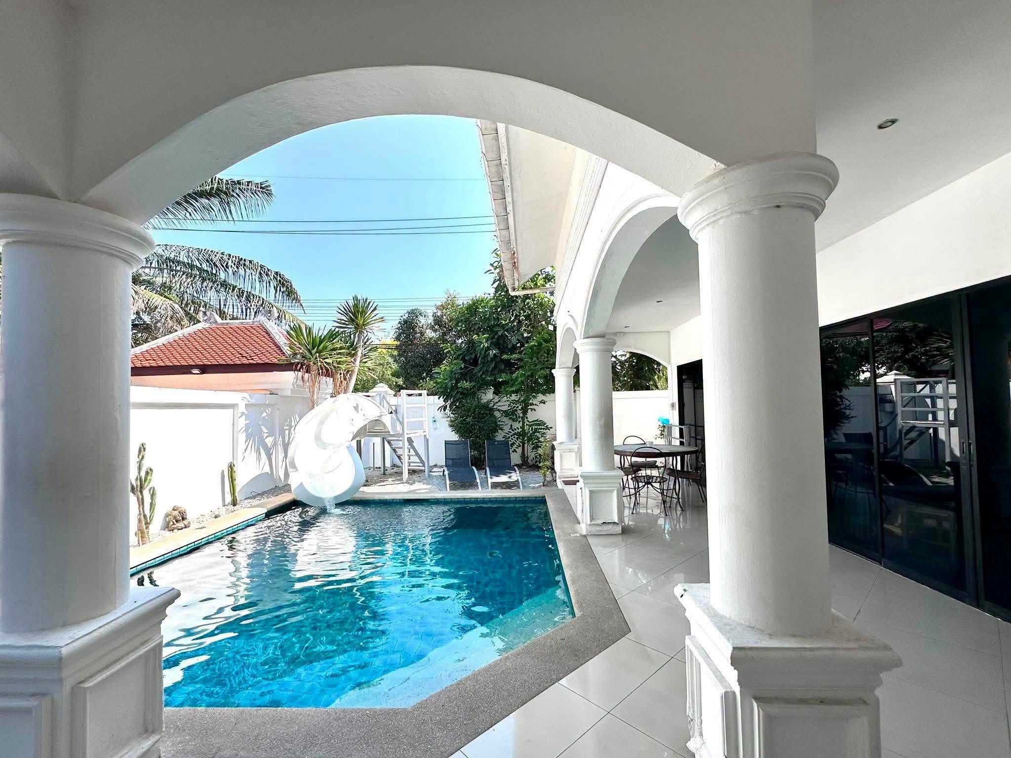 3 Bedroom Villa for sale in Na Jomtien