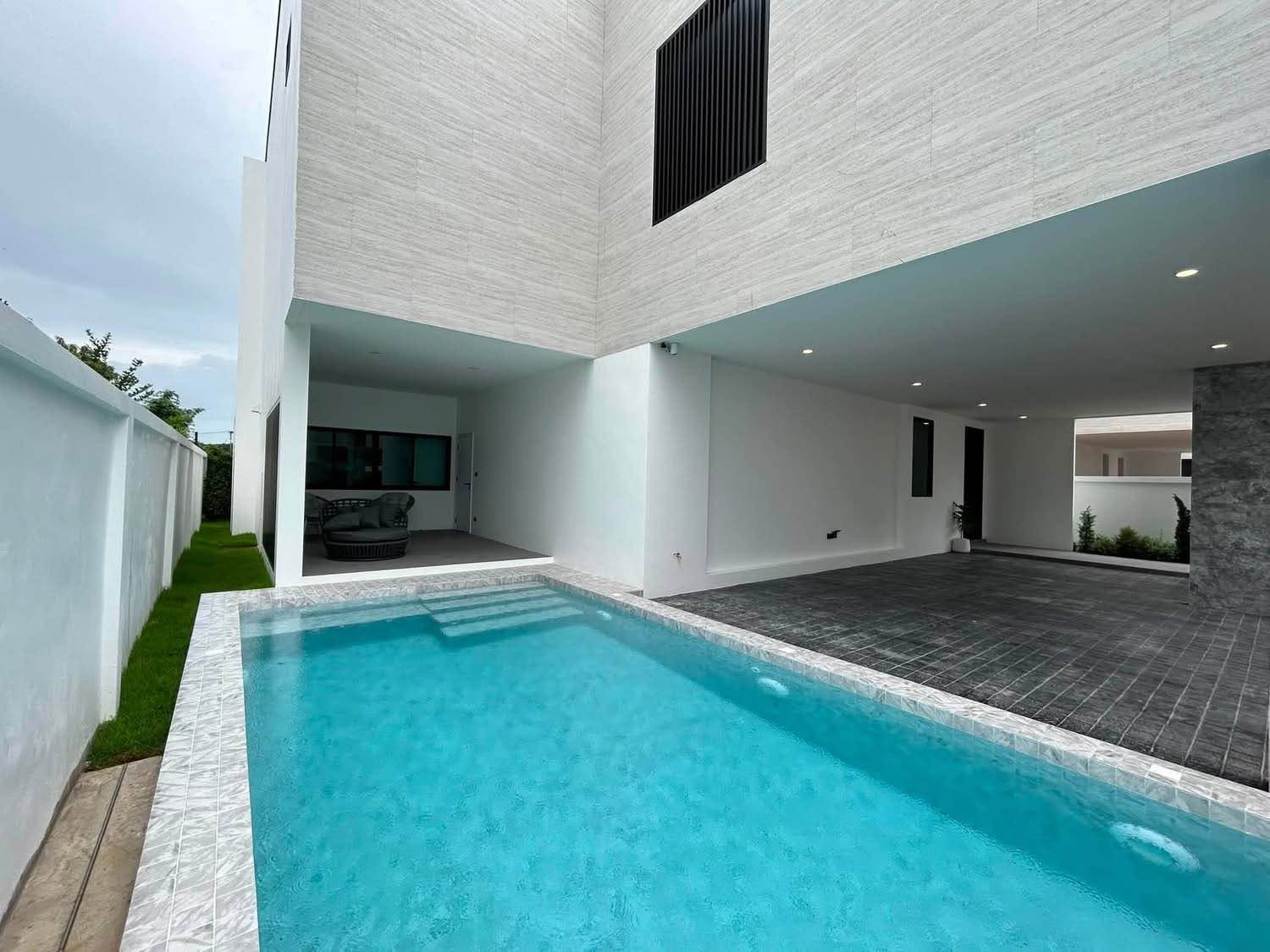 5 Bedroom Villa for rent in Huai Yai
