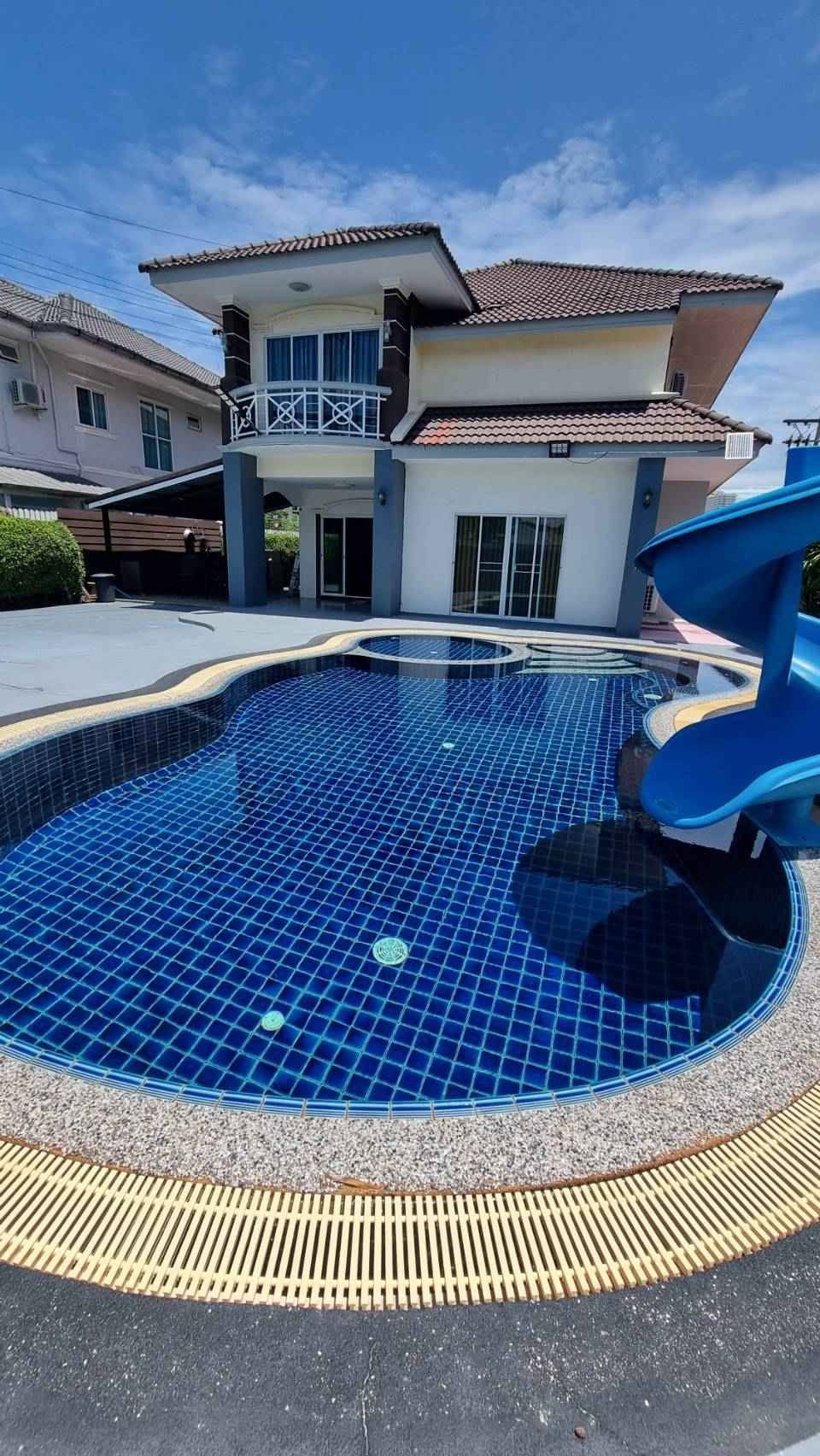 5 Bedroom House for rent in Jomtien