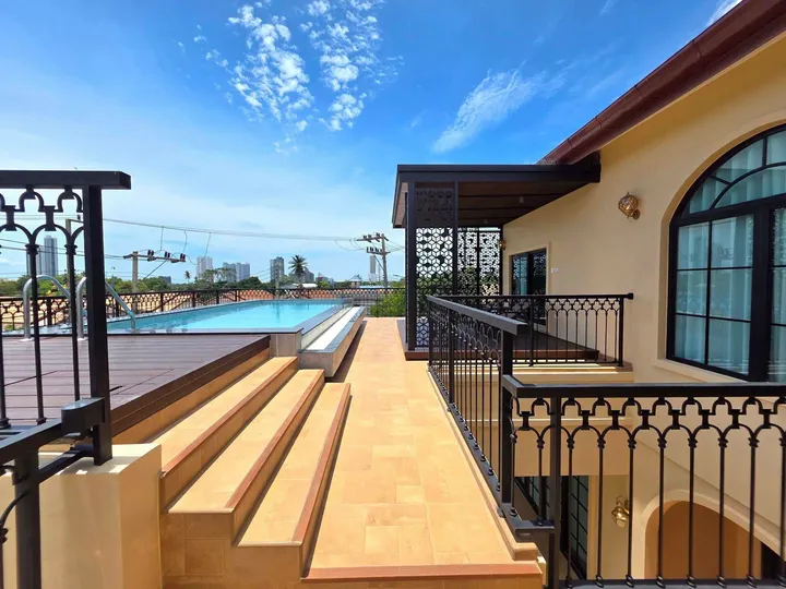5 Bedroom Villa for sale in Jomtien
