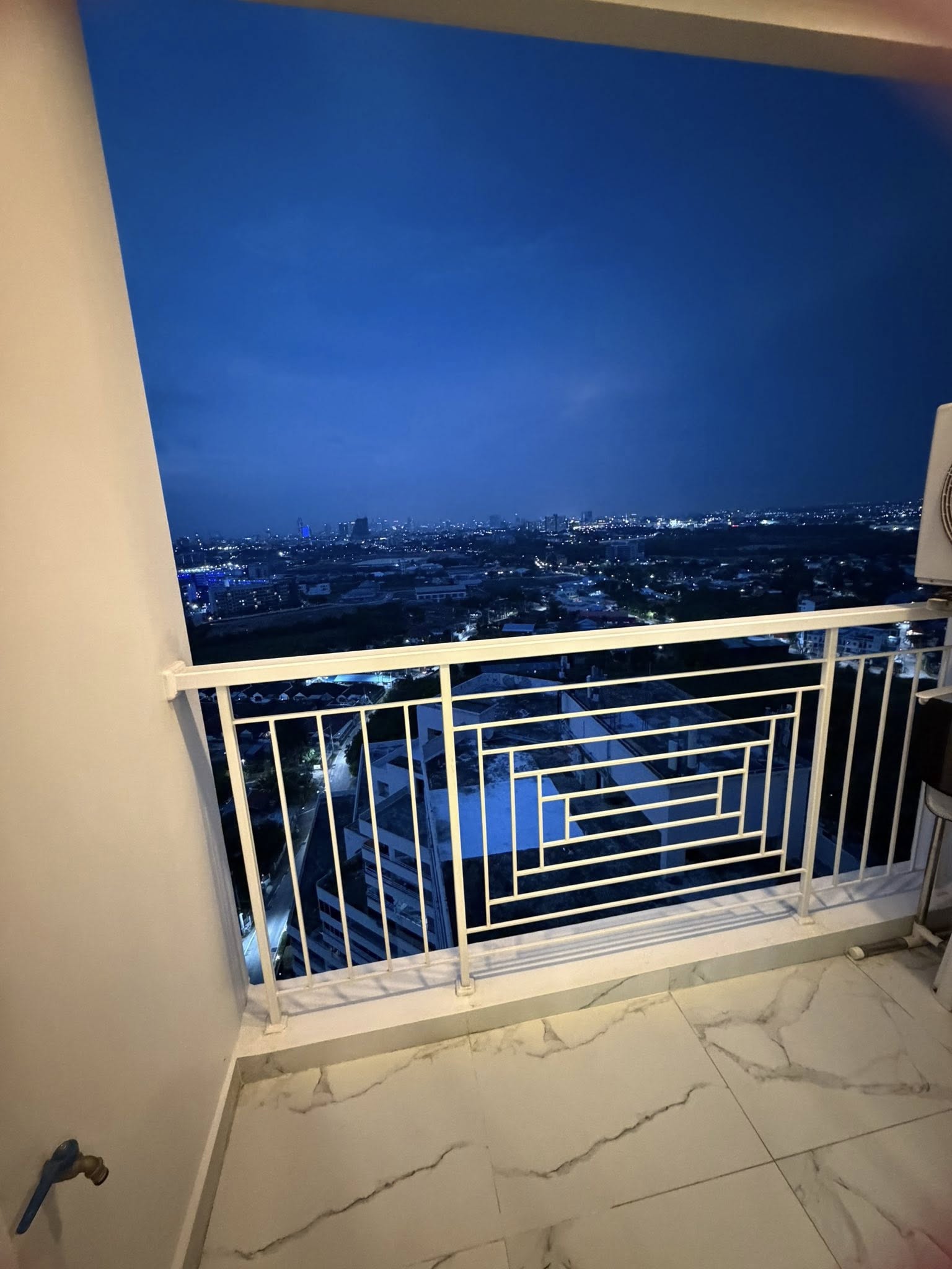 1 Bedroom Condo for rent at The Empire Tower