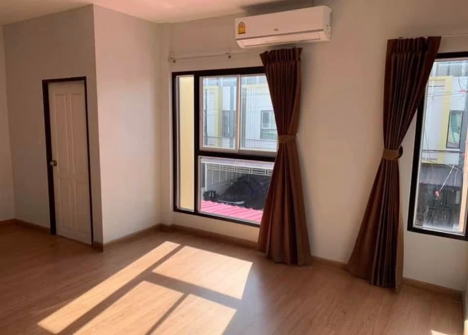 3 Bedroom Townhouse for rent at Arinsiri Khaolam