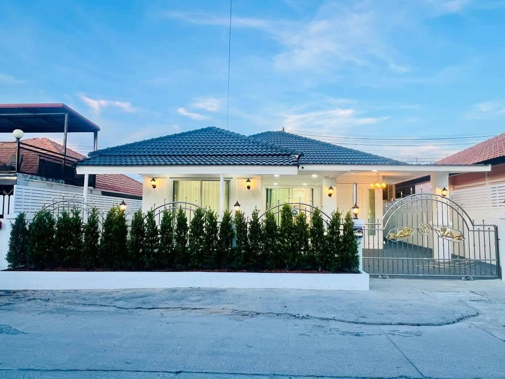 2 Bedroom House for sale in Mabprachan