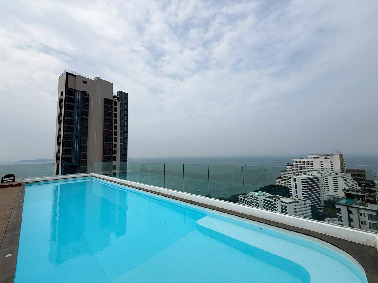 1 Bedroom Condo for rent in Pratumnak
