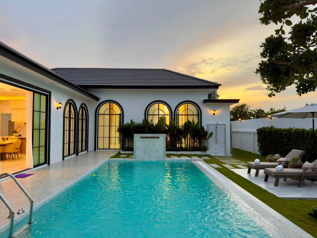5 Bedroom Villa for sale in Pornprapanimit