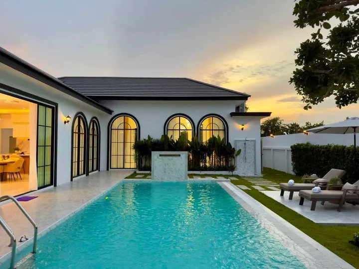 5 Bedroom Villa for sale in Pornprapanimit