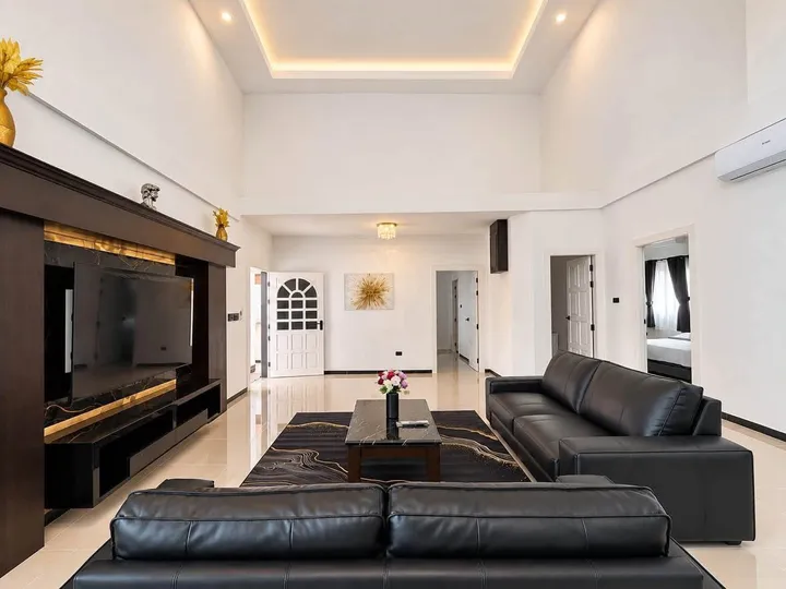 6 Bedroom Villa for sale at Pattaya Lagoon Village