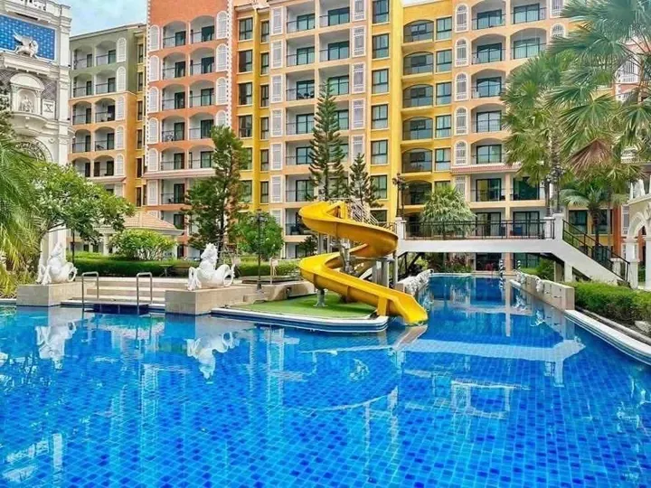Photo from a listing at Venetian Signature Condo Resort