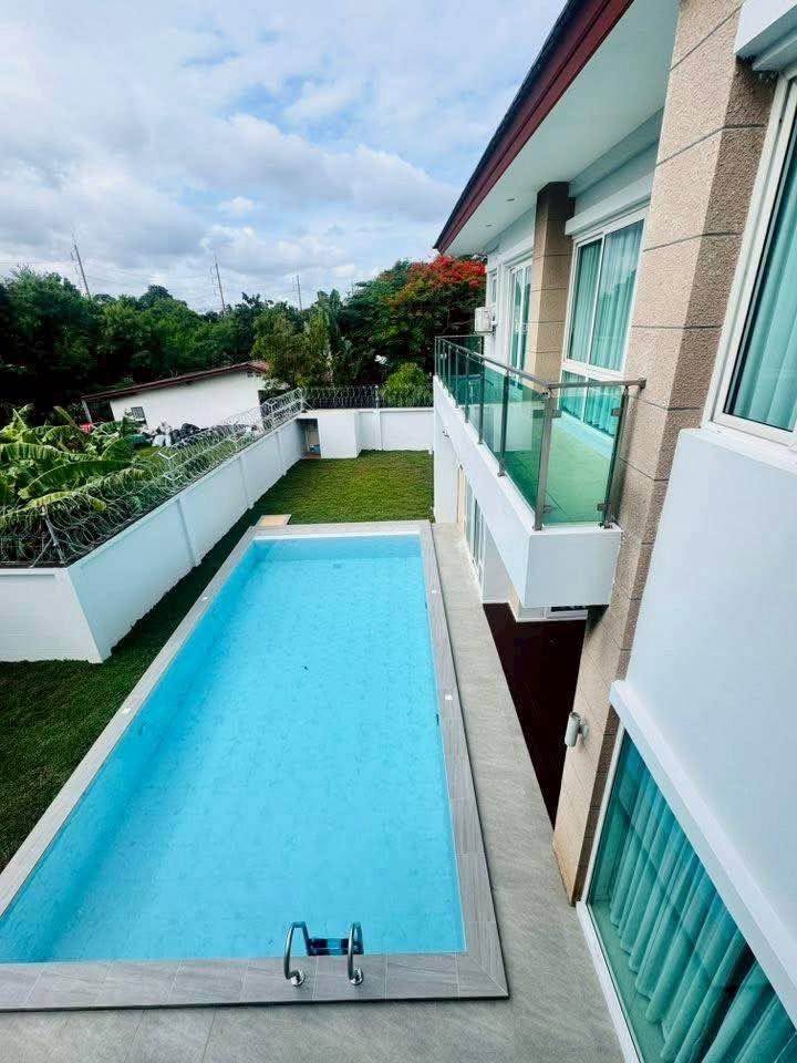 5 Bedroom Villa for sale in Krating Lai
