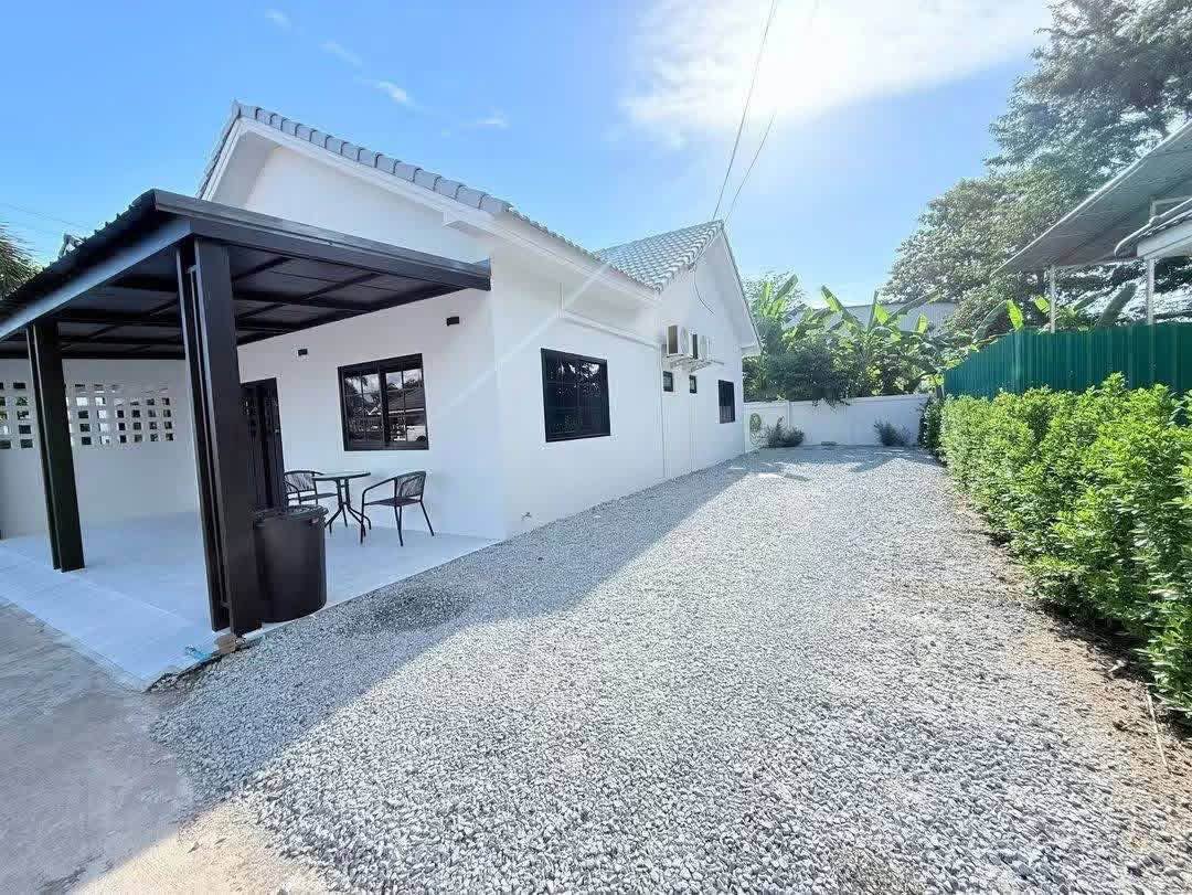 2 Bedroom House for sale in Mabprachan