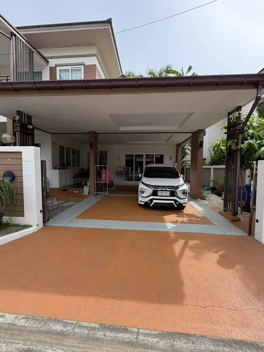 4 Bedroom House for sale in Bang Saray