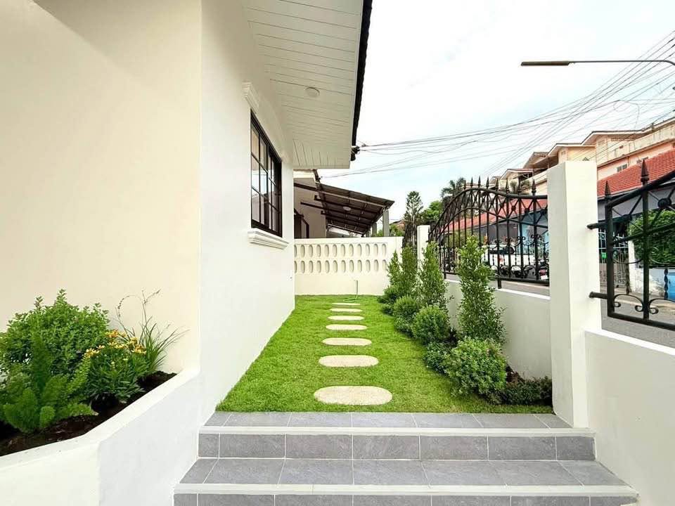 3 Bedroom House for sale at Chaiyapruek 2