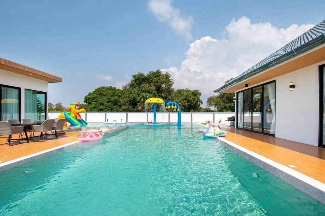 6 Bedroom Villa for sale in Huai Yai
