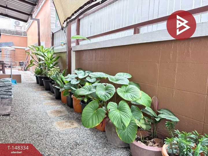 Photo from a listing at Country Park 2