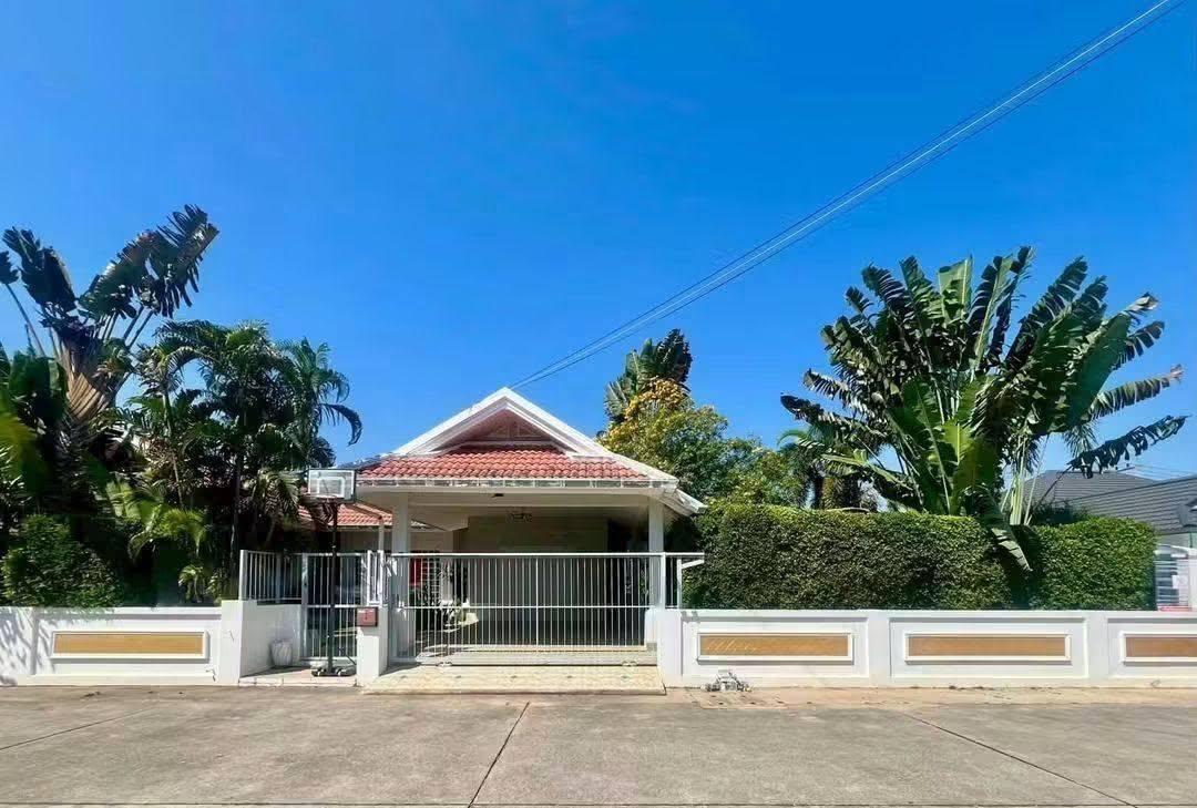3 Bedroom House for sale in Chak Nok