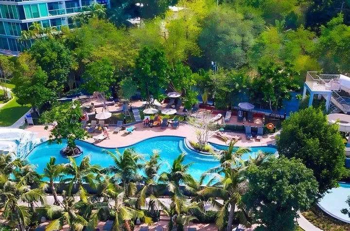 Photo from a listing at Unixx
