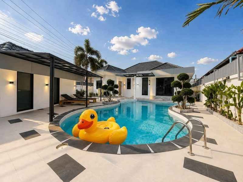 6 Bedroom Villa for rent in Jomtien