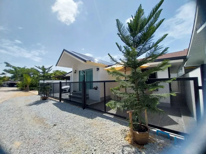 2 Bedroom House for rent in Pornprapanimit