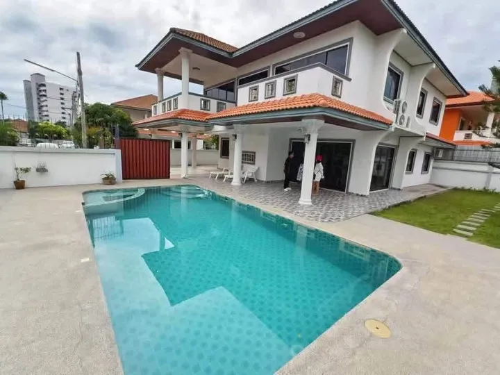 4 Bedroom House for sale in Jomtien